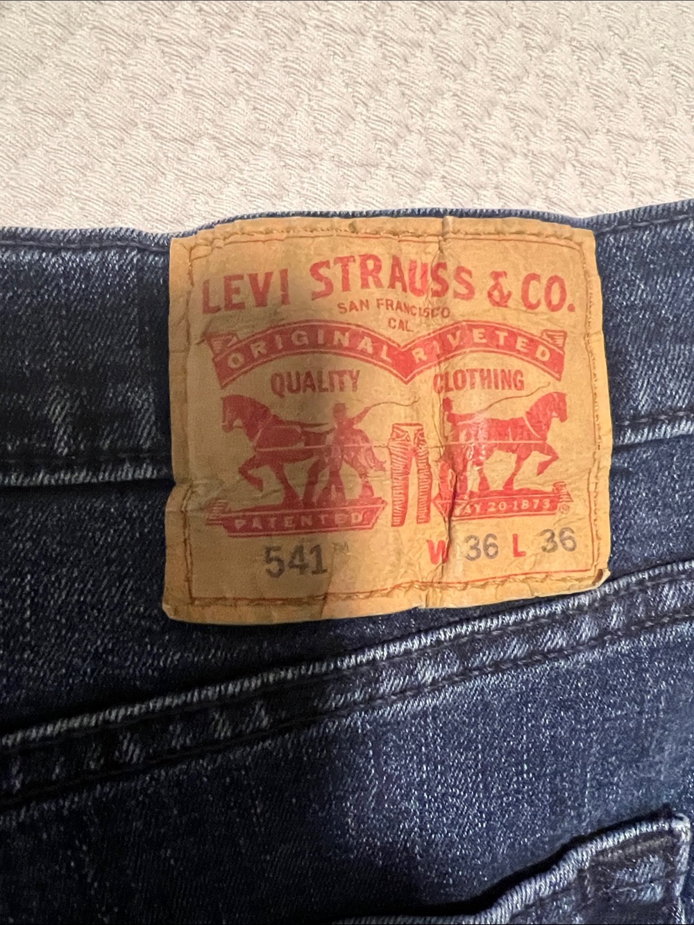 Levi's 541 Relaxed Men's Jeans in Dark Blue Denim 36 x 36. NWOT